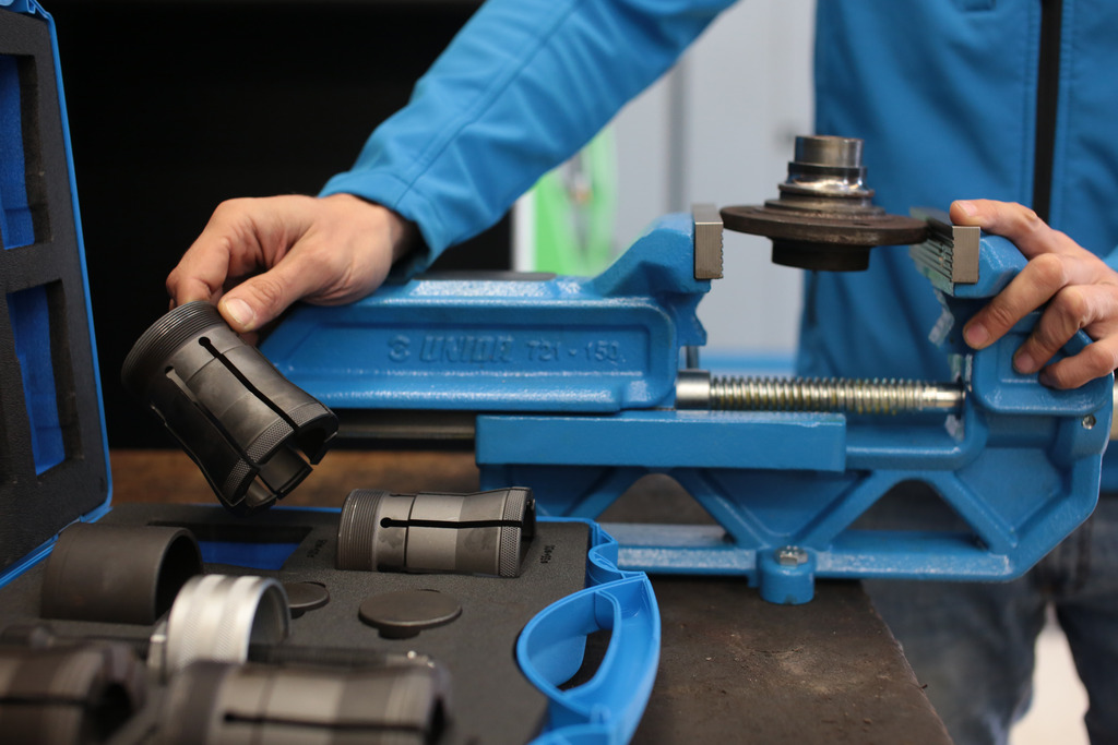 How To Use A Bearing Race Puller