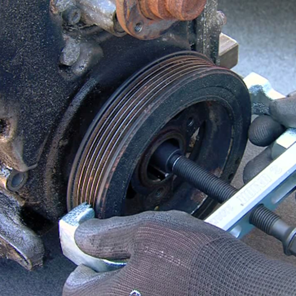 Ribbed driver pulley puller